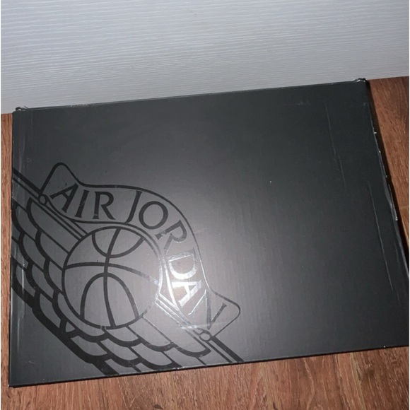 Selling slightly used jordan 1 mid space jam 300$
proof of footlocker receipt - Picture 3 of 4